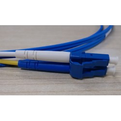 Låsklämmor för LC-duplex enkelläge fiberkontakt - för att låsa och ansluta 2 x fiber LC-kontakter
