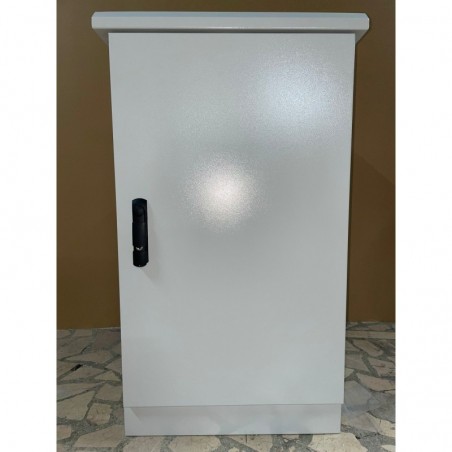 20U 19" utomhusställskåp, dubbelvägg, 600 x 600mm. 400mm djup. Termostatstyrd 450W kylare