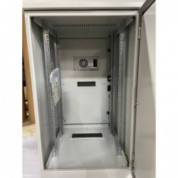 20U 19" utomhusställskåp, dubbelvägg, 600 x 600mm. 400mm djup. Termostatstyrd 450W kylare
