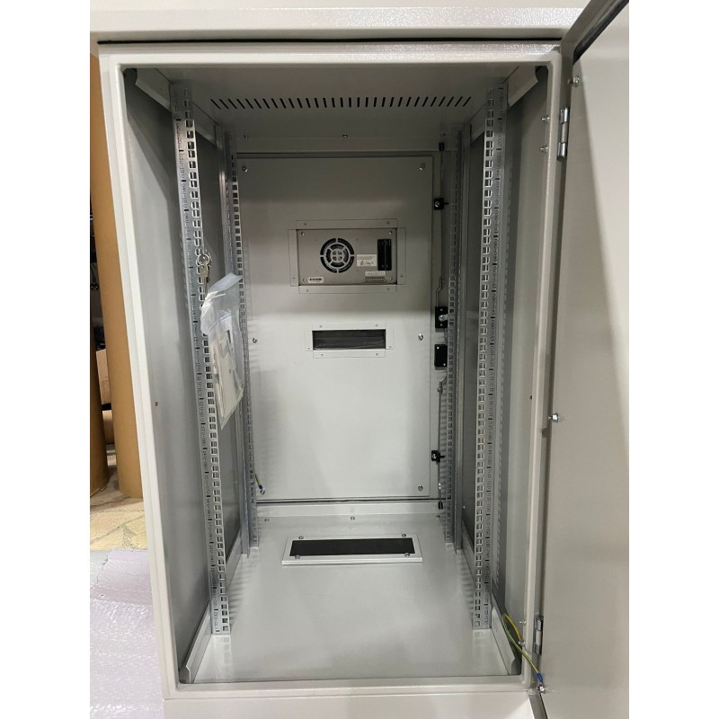 20U 19" utomhusställskåp, dubbelvägg, 600 x 600mm. 400mm djup. Termostatstyrd 450W kylare