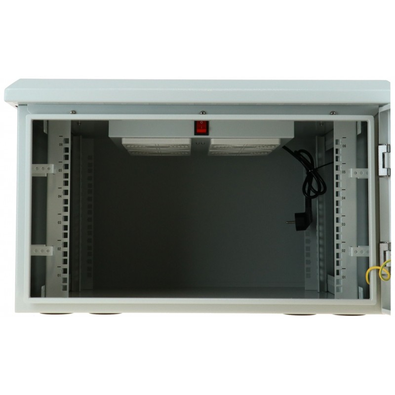 6U 19" utomhusställ, 60 cm djupt, med fläktar installerade. IP55 förseglad